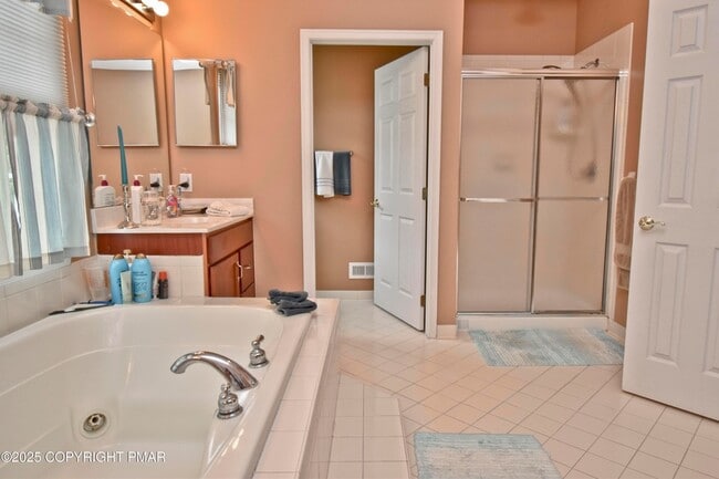 Building Photo - 3257 Doral Ct