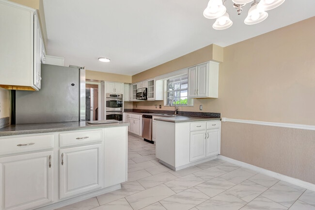 Building Photo - 119 Rio Pinar Dr