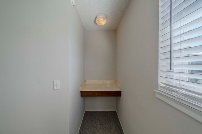 Building Photo - Bright & Airy 2-Bedroom End Unit Townhome