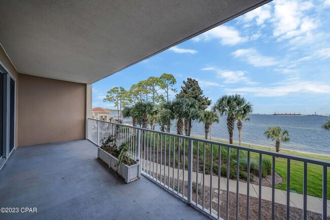 Building Photo - 2400 Grandiflora Blvd