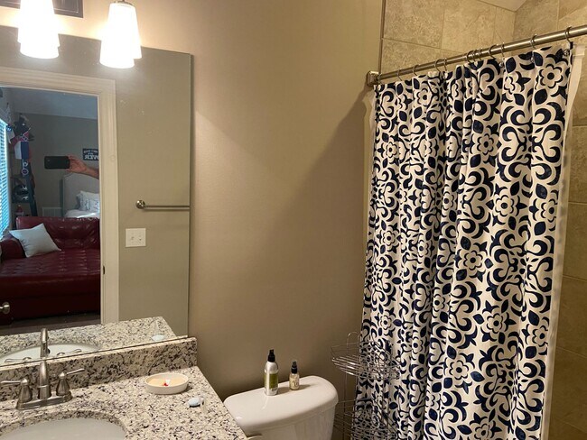 Building Photo - 4BR/4.5BA Furnished Townhome For Rent