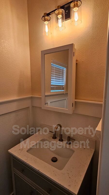 Building Photo - 1205 Niemann St