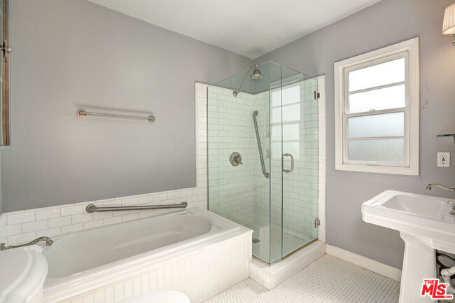 Building Photo - 11338 Cashmere St