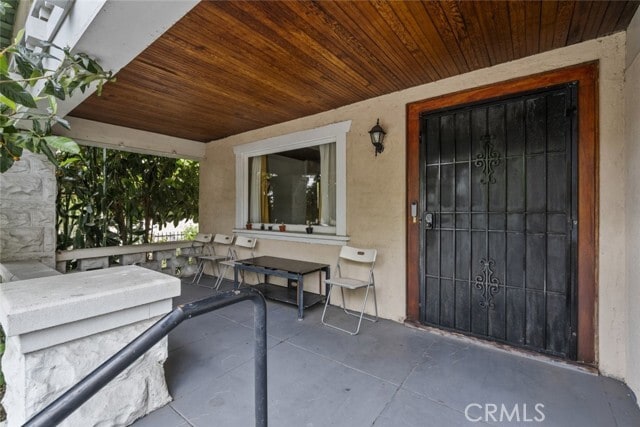 Building Photo - 1549 N Kingsley Dr