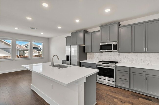 Building Photo - 15607 Ellinger Dr
