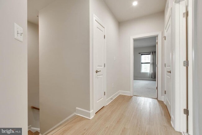 Building Photo - 8369 Meadowood Dr