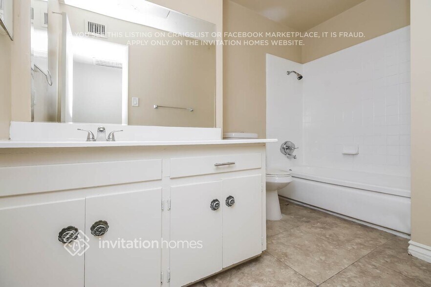 Building Photo - 6012 W Medlock Dr