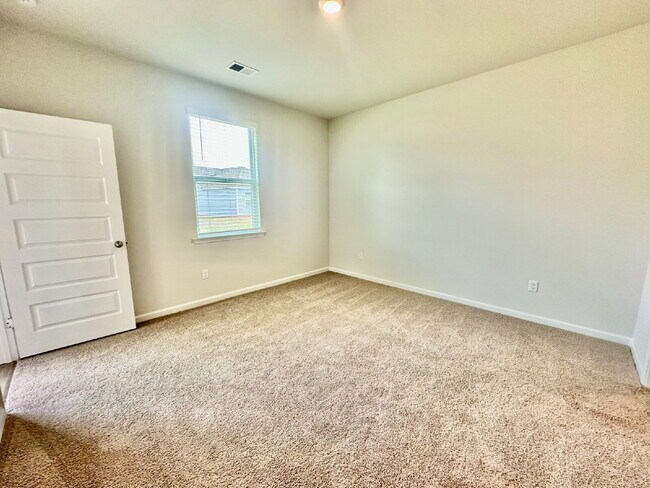 Building Photo - Four Bedroom Single Level Home in the Retreat at East Argent!