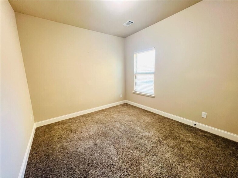 Building Photo - 3728 Southfield Ct