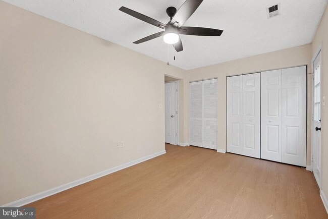 Building Photo - 1330 Hampshire Dr