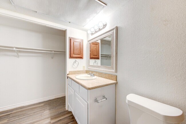 Building Photo - 10202 Forum Park Dr