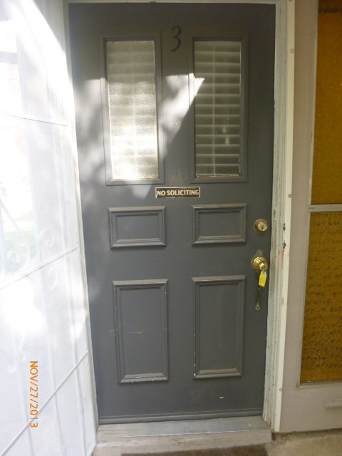 Building Photo - Cute 2 Bedroom