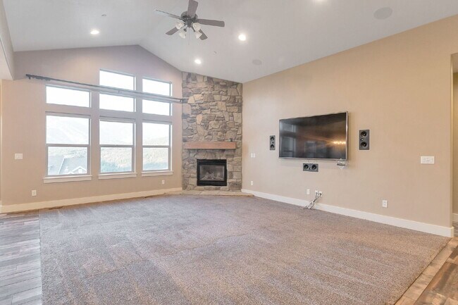 Building Photo - Suncrest — Stunning 4 Bed, 4 Bath Home - SPACIOUS LIVING