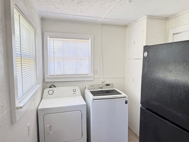 Building Photo - 17119 TX-35