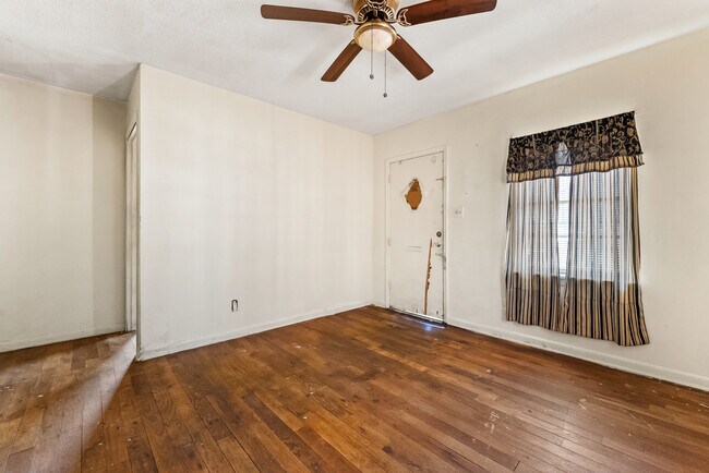 Building Photo - 932 Lewis St