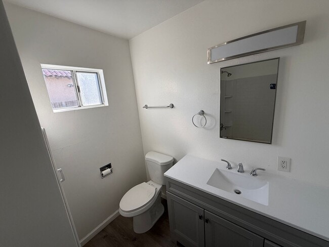 Building Photo - Cozy One Bedroom One Bathroom Cottage Home in Hemet!