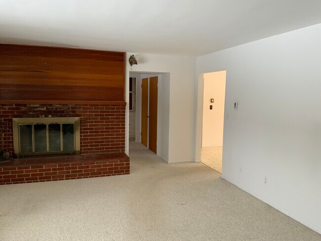 Building Photo - 9440 Spencer Rd