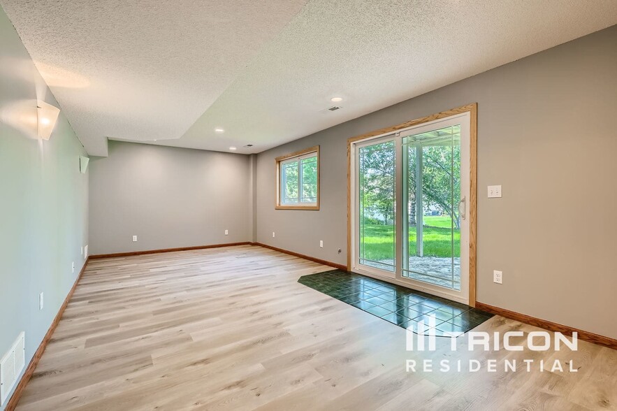 Building Photo - 9244 Andrea Dr