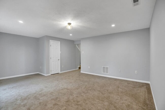 Primary Photo - Charming End Of Group Townhome for Rent
