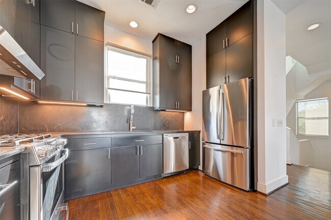 Building Photo - 5342 Darling St