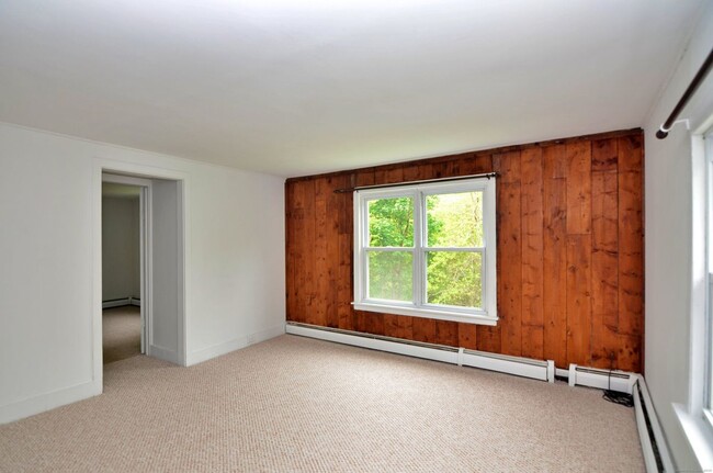 Building Photo - 10 Mountain Orchard Rd