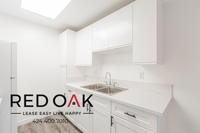 Building Photo - 11134 Arminta St