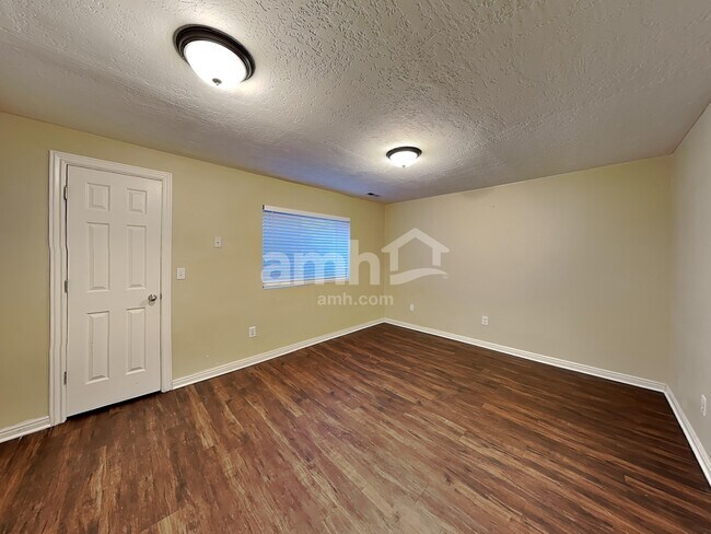 Building Photo - 771 S 900 E