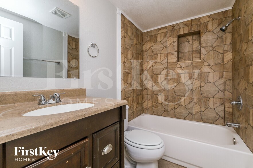 Building Photo - 9115 St Regis Ln