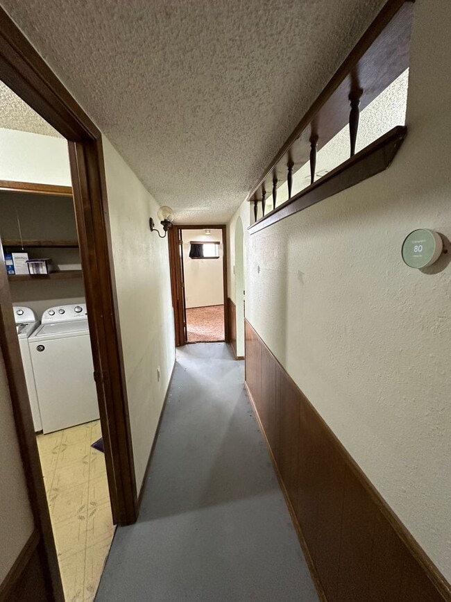 Building Photo - A Large 2 Bed with Sauna and walk in Jacuzzi! Large Rec Room!