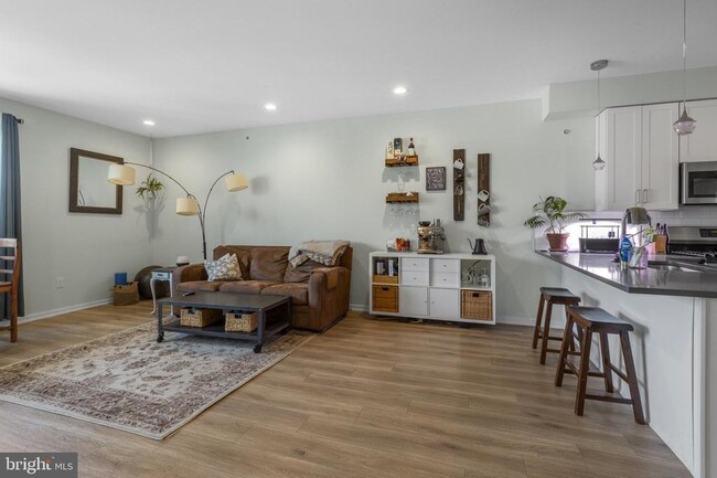 Building Photo - 381 Martin St