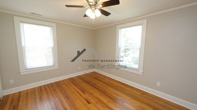 Building Photo - 102 E Edgewood Dr