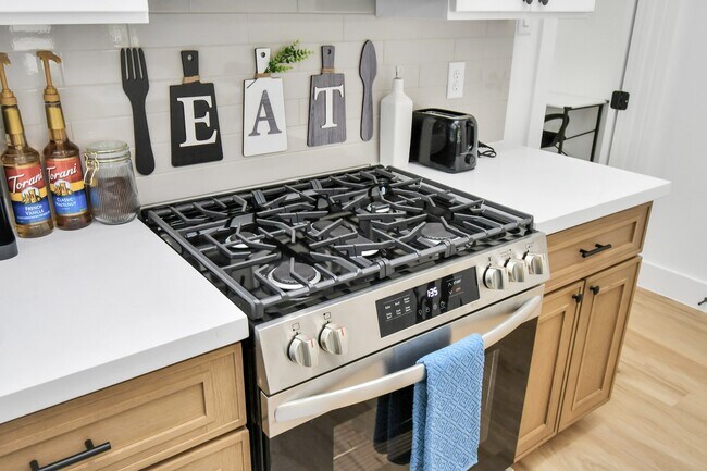 Building Photo - 7129 Sidney St