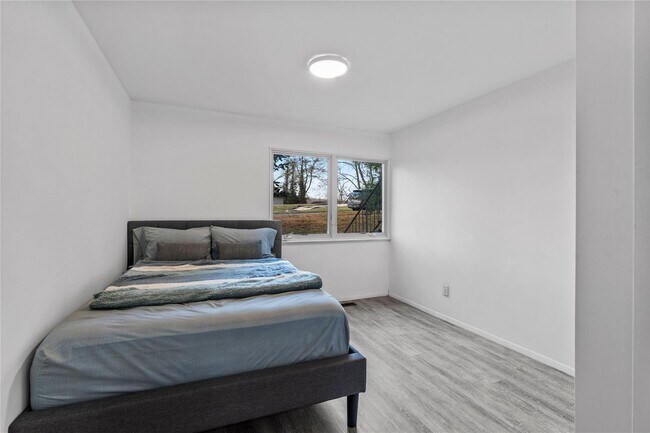 Building Photo - 22 Balmoral Cres