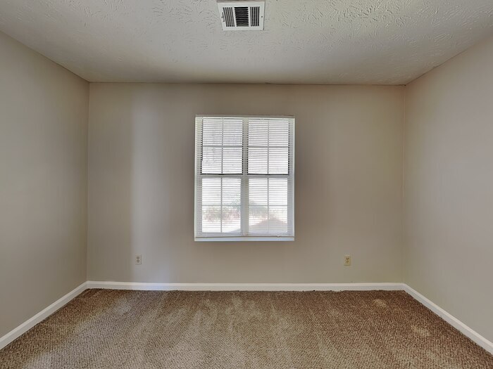 Building Photo - 2277 Hampton Dr