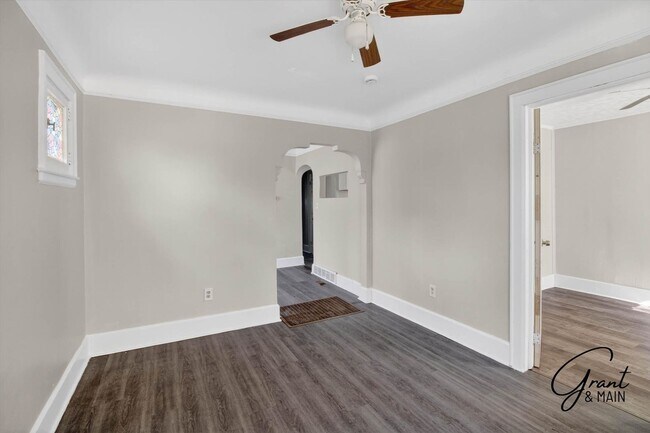 Building Photo - $1275 3 bedroom bungalow
