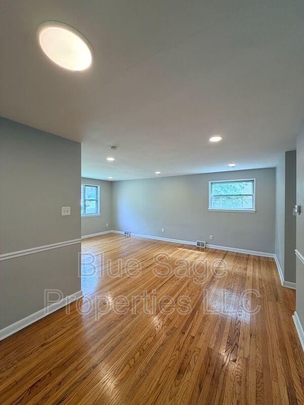 Building Photo - 4424 Bloomfield Ave