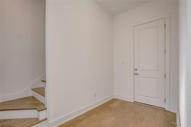 Building Photo - 112 E Oscar Dr