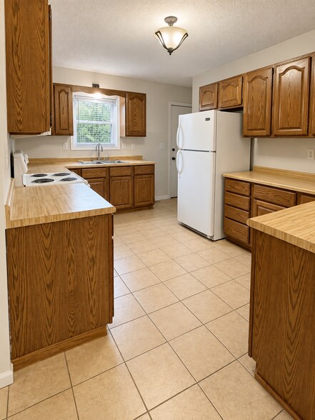 Building Photo - 8131 Ravine Rd