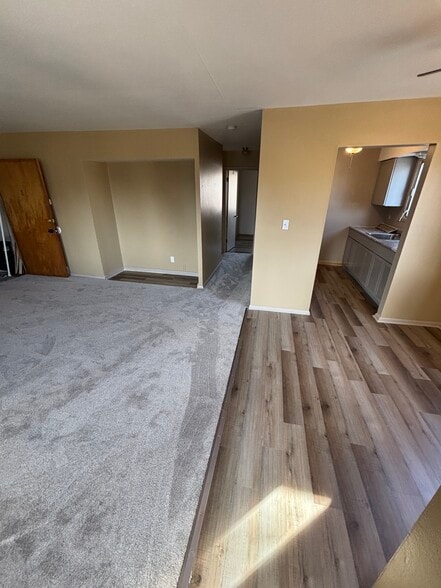 Building Photo - 224 Montana Ave