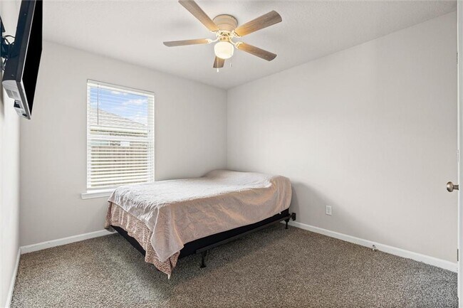 Building Photo - 2599 Cedarwood St