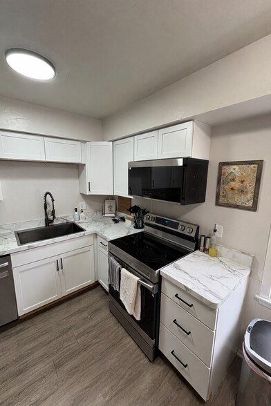 Building Photo - 2940 N 184th St