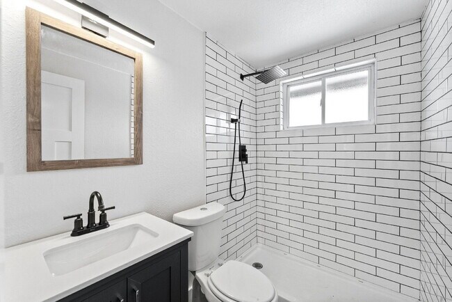 Building Photo - 1100 N Rosemary St