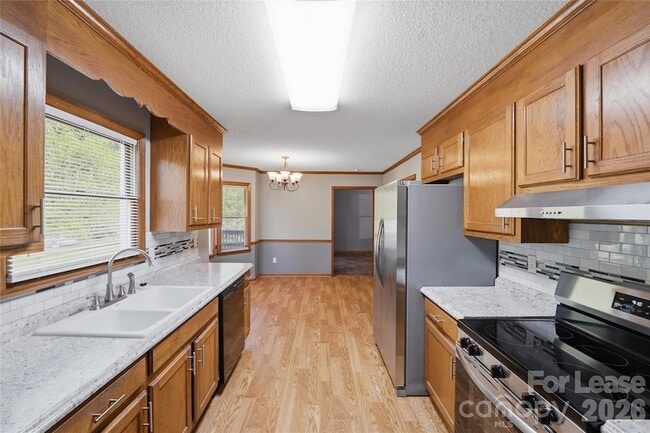 Building Photo - 319 Deep Forest Ct