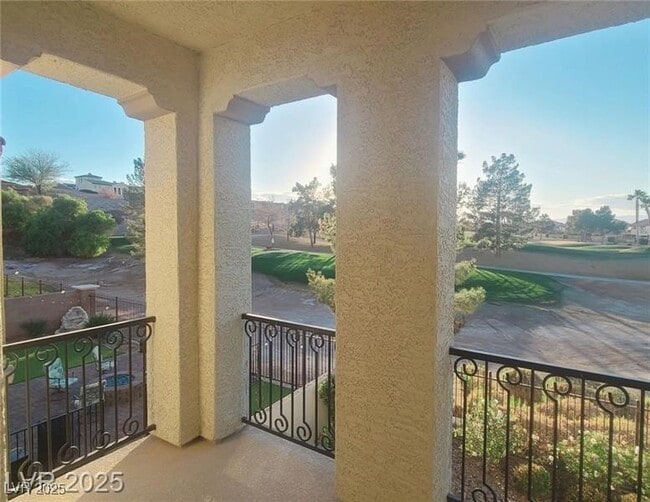 Building Photo - 927 Via Canale Dr