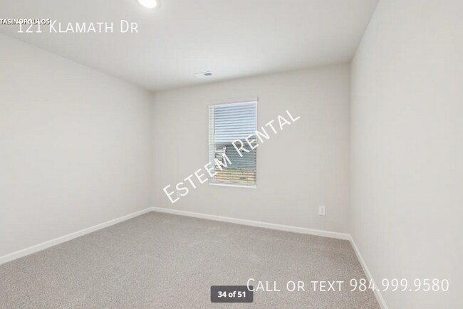 Building Photo - 121 Klamath Dr