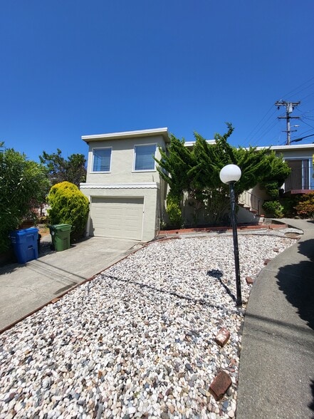 Primary Photo - 906 Balra Dr