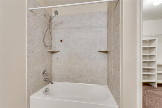 Building Photo - 2106 Bluebell Dr
