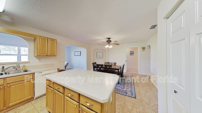 Building Photo - 9911 SW 96th St