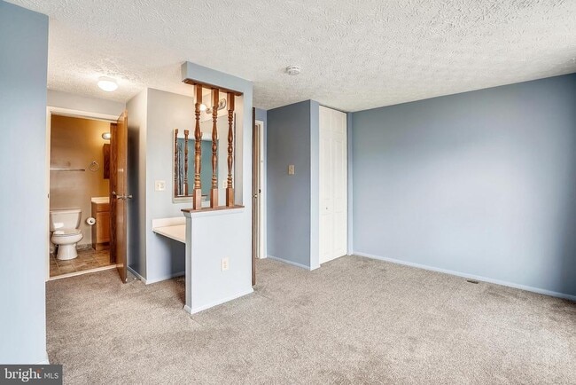 Building Photo - 5857 Clarendon Springs Pl