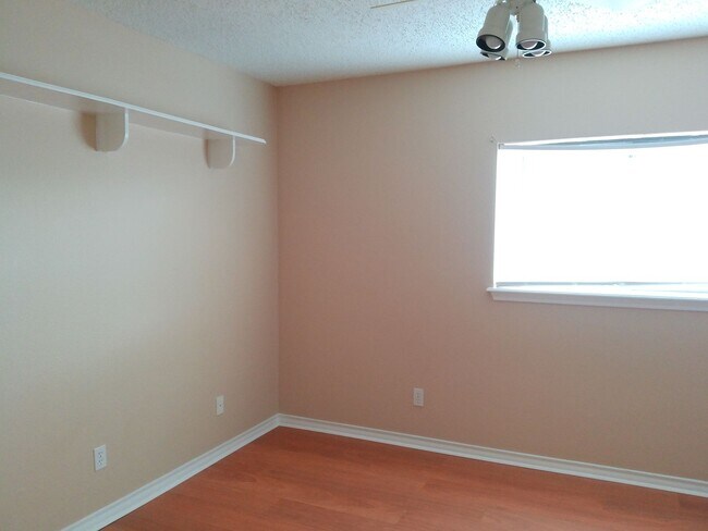Building Photo - 6413 Marans St